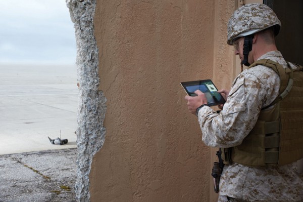 Армией роботов можно управлять с помощью Android-планшета