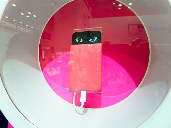 LG представила эмоциональный смартфон AKA