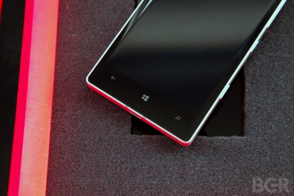 В сети появилась информация о первом смартфоне под брендом Microsoft Lumia