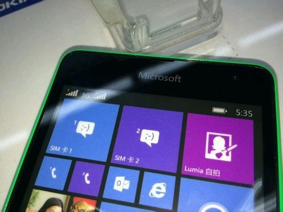 В сети появились «живые» фото Microsoft Lumia 535