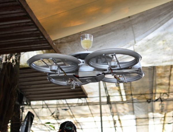 Вместо официантов в Сингапуре будут работать дроны