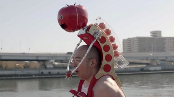 Tomatan — робот, кормящий владельца помидорами