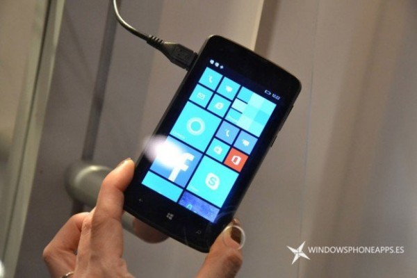 Polaroid представила бюджетные Windows-смартфоны
