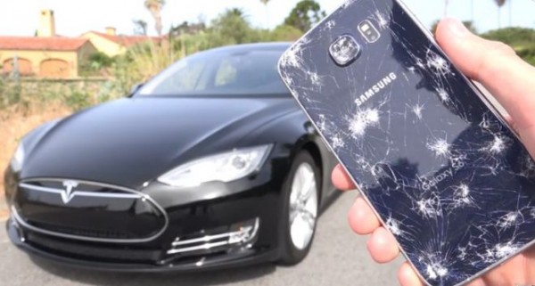 Samsung Galaxy S6 «выжил» под колесами электромобиля Tesla Model S