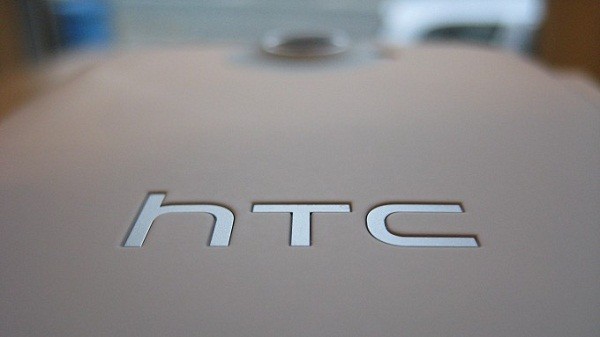 HTC One M9e — «флагман» из пластика