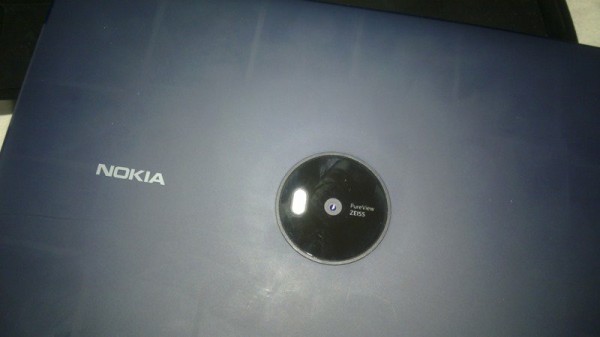 Отмененный планшет Nokia Lumia 2020 «засветился» на фото