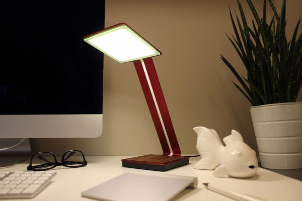 Aerelight A1 — настольная лампа OLED с беспроводной зарядкой