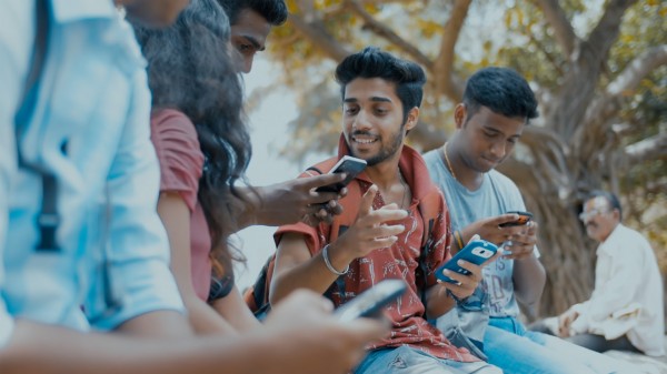 В Индии хотят выпустить умный телефон за $15