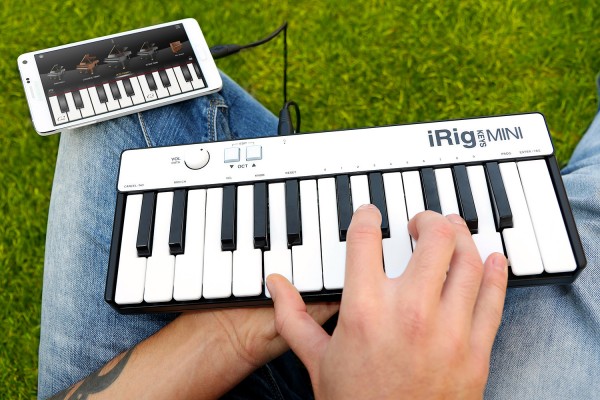iRig Keys mini — миниатюрный MIDI-контроллер