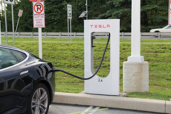 Китайский фанат Tesla решил построить собственные зарядные станции