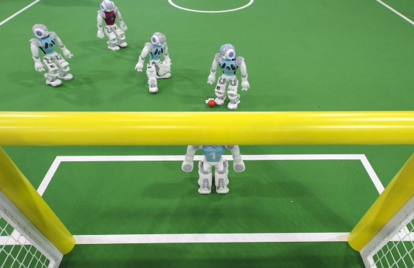 Австралийские роботы победили в футбольном чемпионате RoboCup 2014